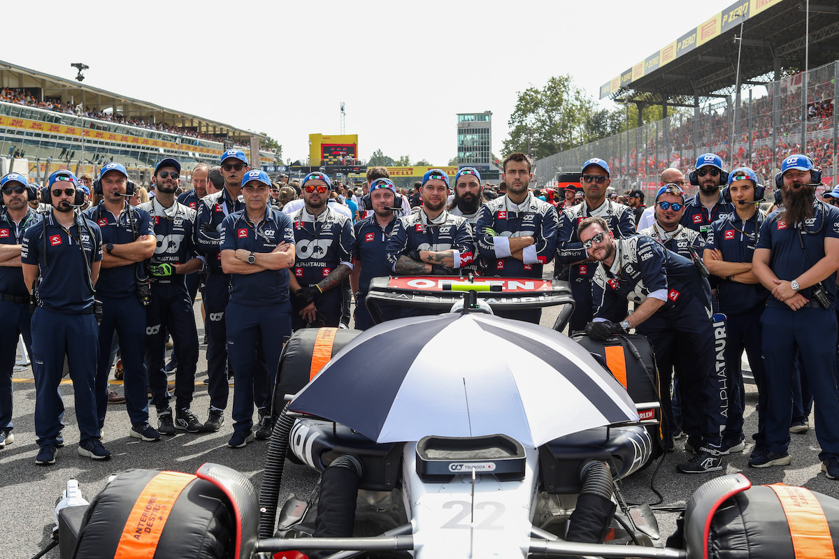 アルファタウリF1チーフエンジニア「角田裕毅はPUトラブル、ローソンは戦略に柔軟性を持たせて2ストップ」