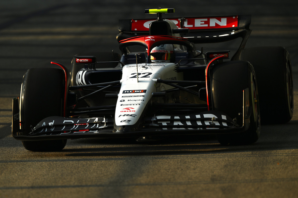 【FP1：F1シンガポールGP】フェラーリが1-2！10連勝中のフェルスタッペン3番手、角田裕毅9番手！