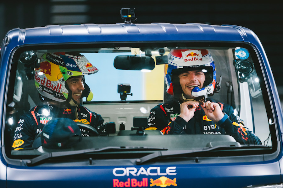 【動画＆画像】F1仕様のホンダ製“軽トラ”対決！“2連勝中”の角田裕毅＆ローソンvsフェルスタッペン＆ペレスが東京で4種目対決