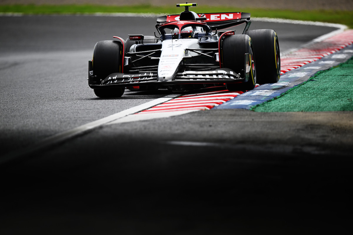 【F1日本GP：FP1】角田裕毅5番手！最速はフェルスタッペン、前戦優勝サインツ2番手、ローソン9番手でアルファタウリF1好調