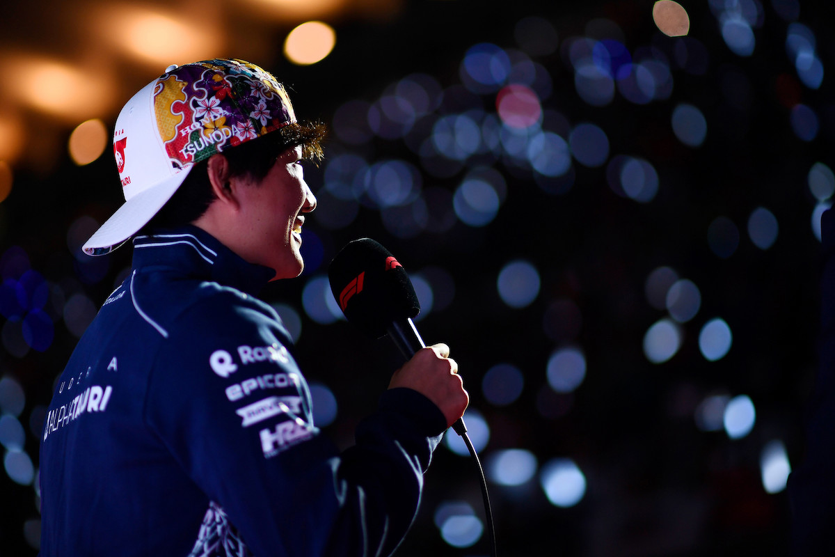 角田裕毅「こんな大きな応援をもらったのは初めて。決勝に不安はありません」メルセデスと0.084秒差の予選9番手からポイント狙う！／F1日本GP