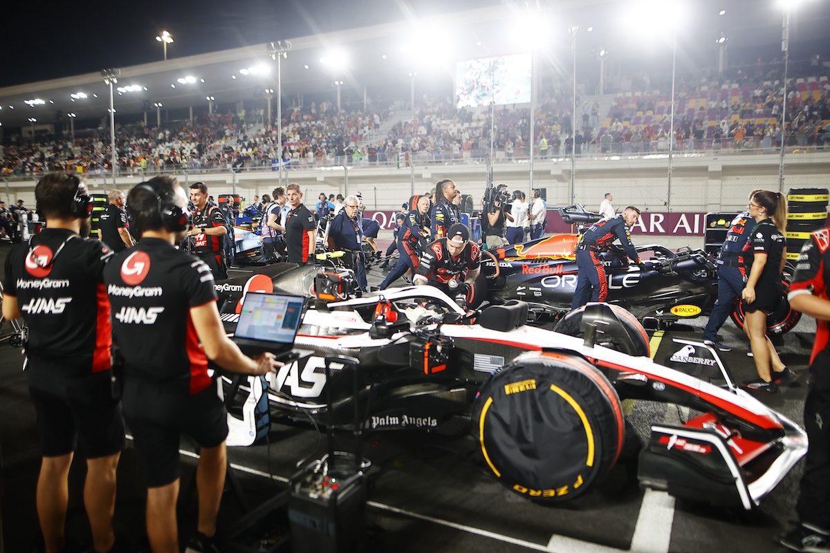 あれ？ハースF1のヒュルケンベルグが初歩的なミス･･･スターティンググリッドを1つ間違えて10秒ペナルティ「止まる前に気づいたんだけど･･･」