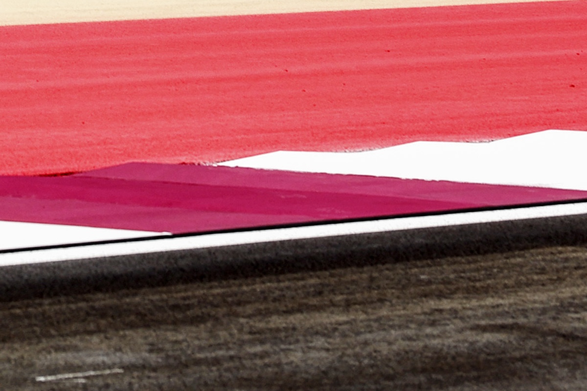 【急遽ルール変更！】FIAとピレリ、安全のためターン12〜13の「トラックリミット変更」、「タイヤ周回数制限」を発表！急遽「10分のテスト」「3回のタイヤ交換義務」