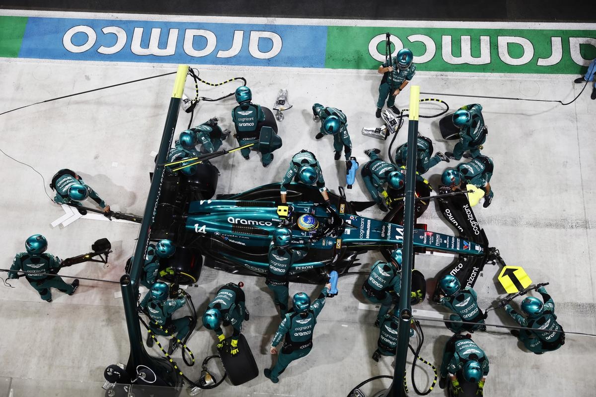 アロンソ、過激な暑さと熱さ問題に苦しむ「シートが燃えている。ピットイン時に僕に水をぶっかけてくれないか？」6位入賞を喜ぶ「競争力が戻って嬉しいよ」