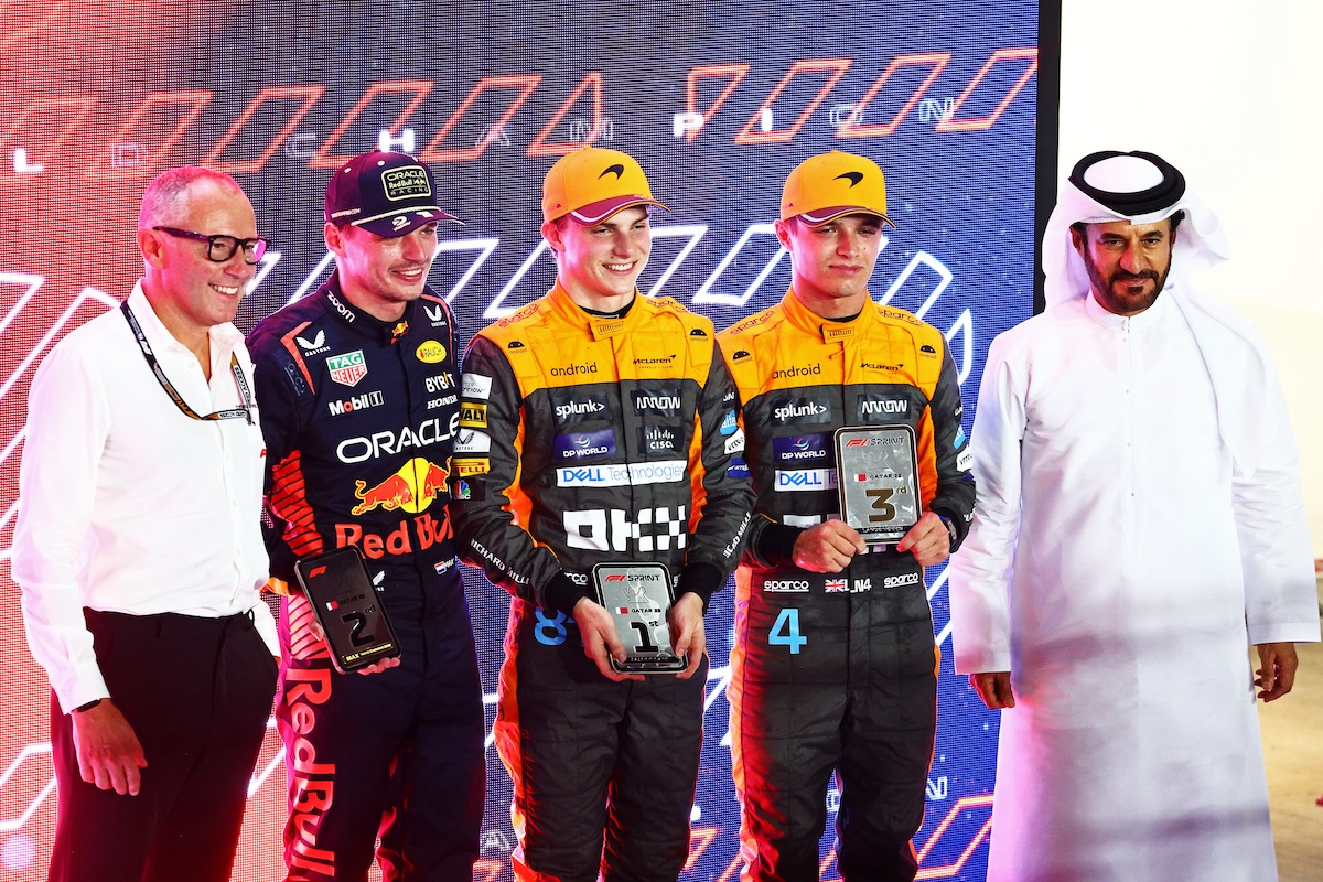 【F1カタールGP：スプリント】26歳のフェルスタッペンが3年連続F1世界王者に輝く！22歳の新人ピアストリはF1で初優勝！ルクレールは5秒ペナルティでポイント圏外へ、19周で5台リタイア、角田裕毅12位