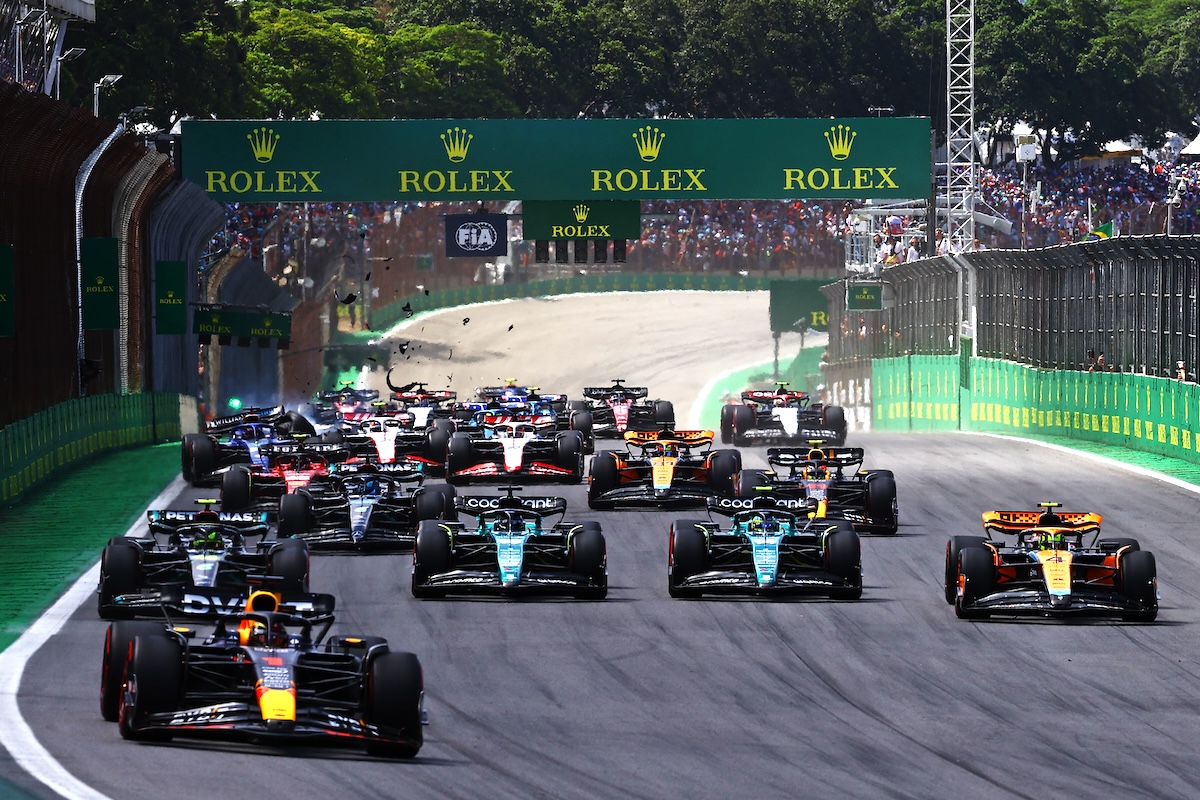 【F1サンパウロGP】スタート直後に多重クラッシュ発生！赤旗中断！