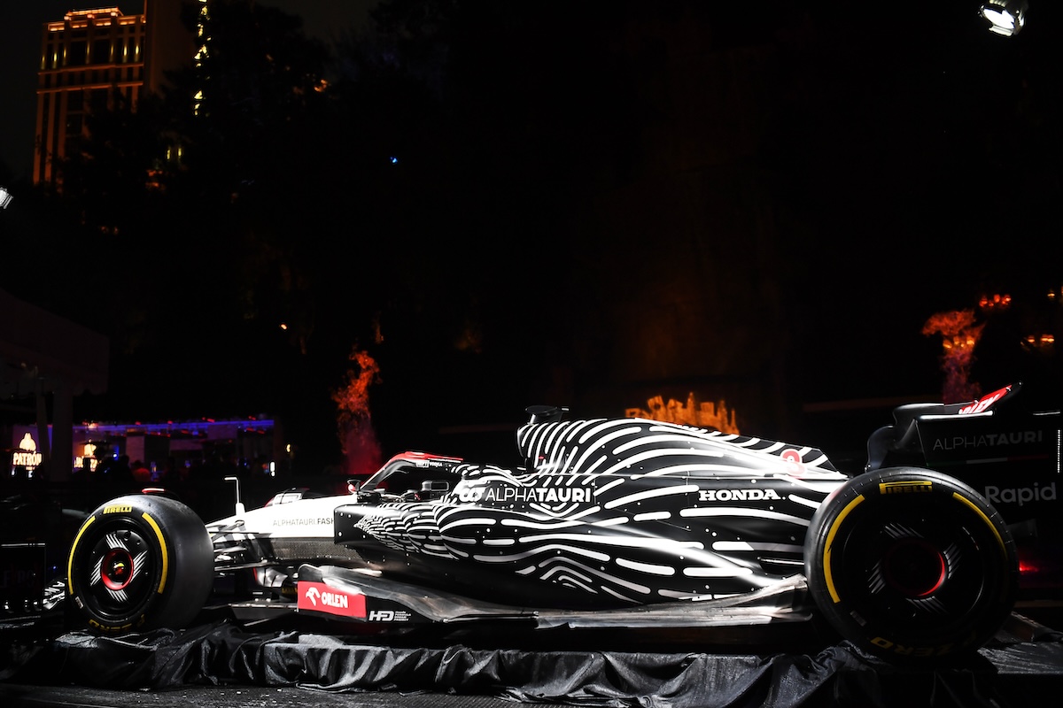【画像】アルファタウリ、F1ラスベガスGPとアブダビGPの特別カラーリングを発表！角田裕毅とリカルドがブレンダン・モンロー特別デザインのマシンをドライブ