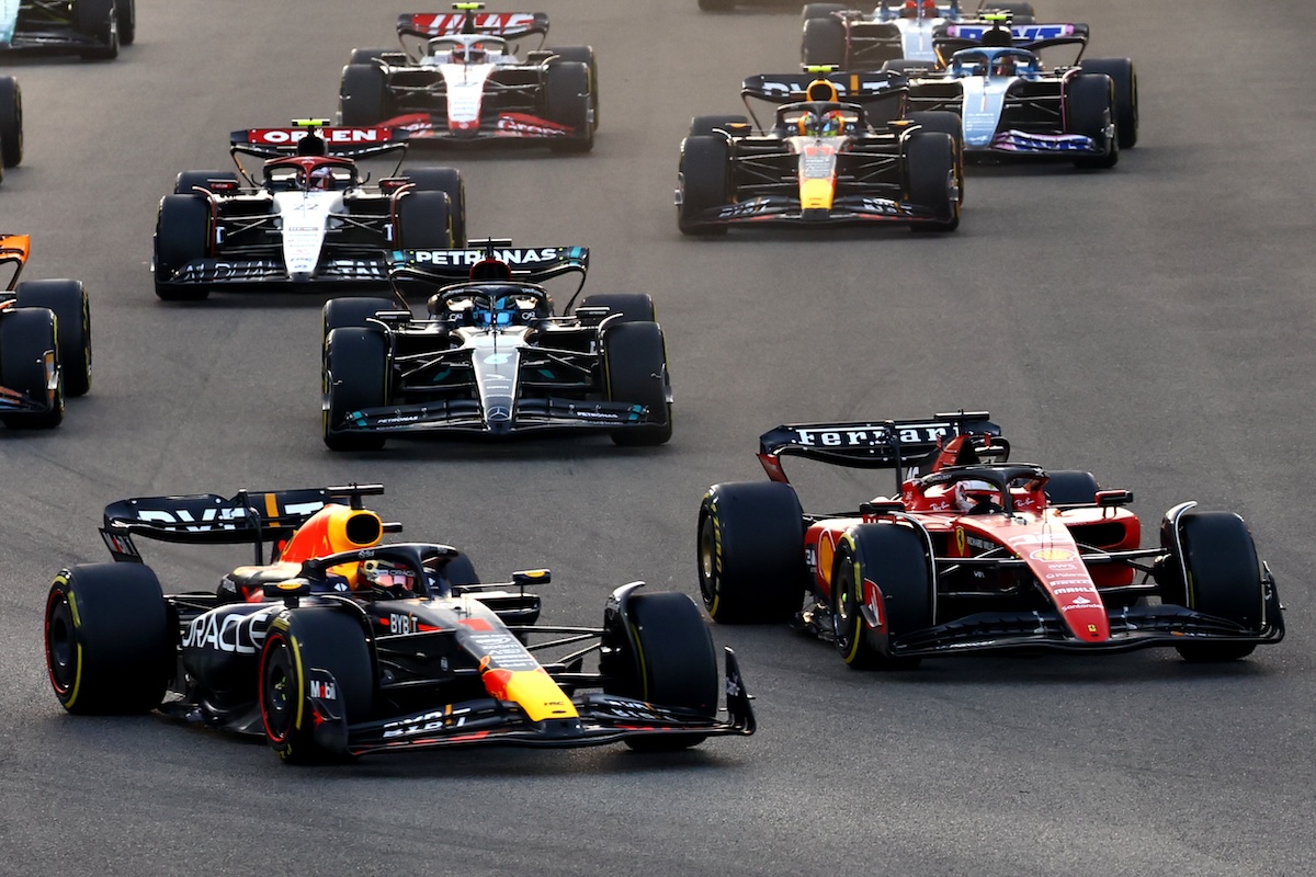 元フェラーリF1ドライバー、フェルスタッペンのライバルにとって「また厳しい年になる」と予想　ルクレールとサインツの評価は？