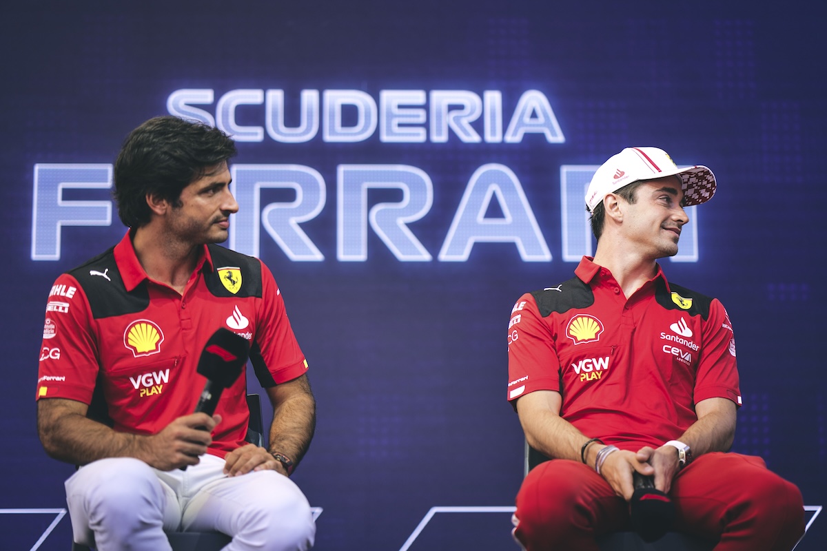 サインツはルクレールに譲らないだろう･･･フェラーリにとって“魅力的なシーズン”が待っていると元F1ドライバー