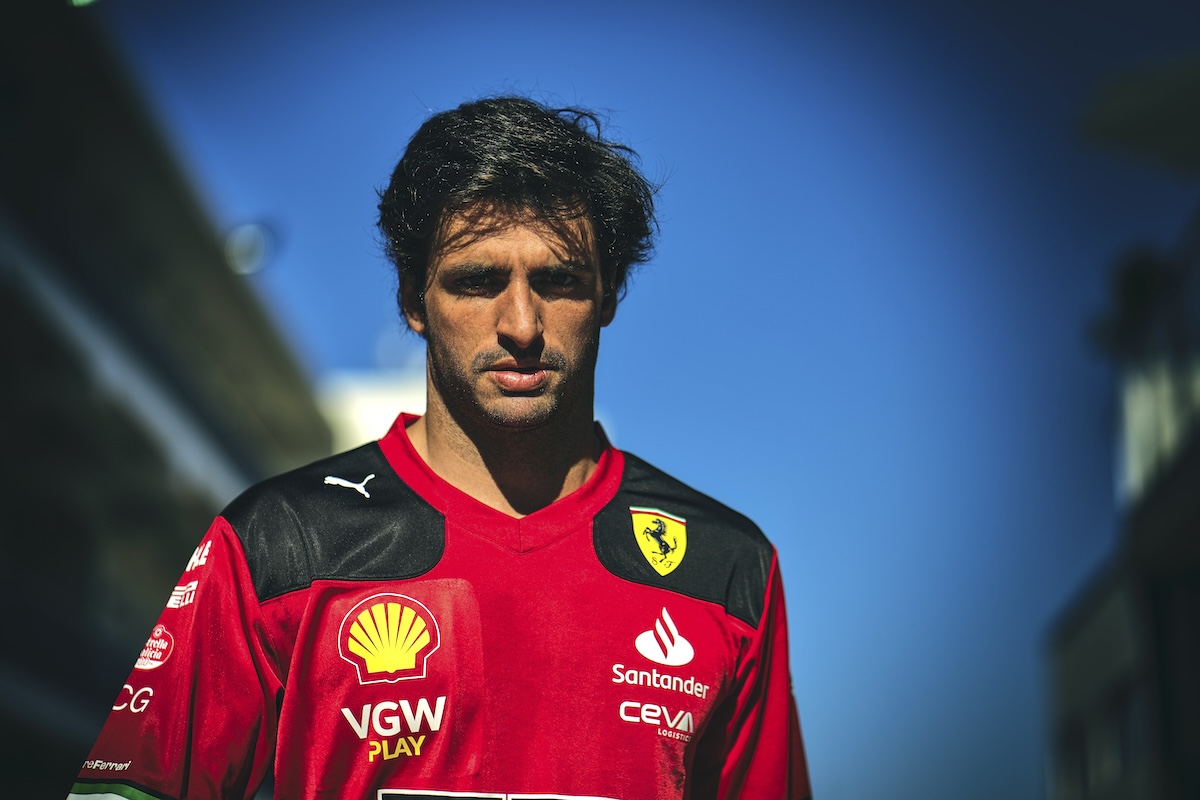 サインツ、レッドブルF1やメルセデスへの移籍を狙っていることを認める