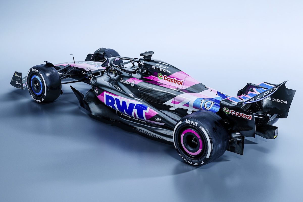 アルピーヌF1、“開発凍結された”2024年ルノーエンジンからより多くのパワーを絞り出す　エキゾーストの配置や重量バランス変更で勝負できるか？