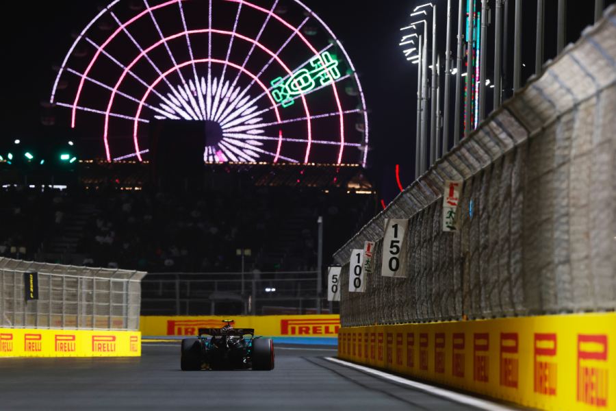 メルセデスF1に罰金240万円！ハミルトンの危険な走行で大クラッシュが起こっていたかも…