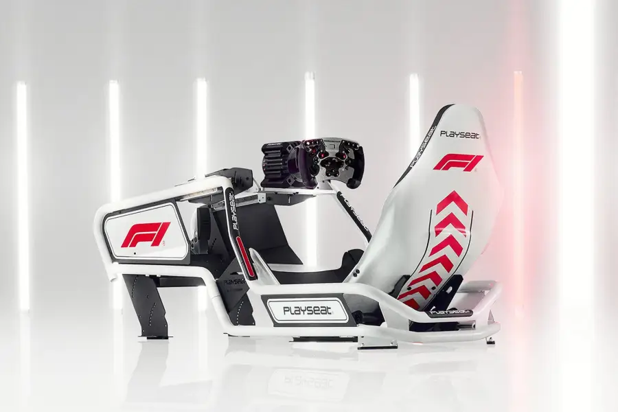 Esportsシムレーサー必見！F1公式、特注『Playseat』発売決定…気になるお値段は？