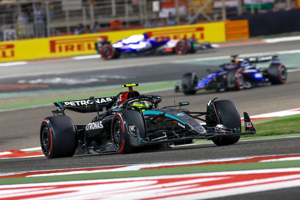 メルセデスF1、数日で解決できるか？“オーバーヒート”が様々な問題に…両ドライバーともバランスに満足していない