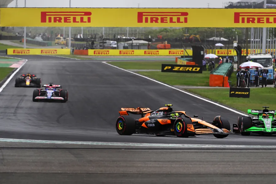 【SQ3】雨の中マクラーレンF1のランド・ノリスが逆転で最速！ハミルトン、アロンソが続く