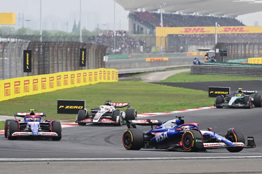 マグヌッセン「角田裕毅との接触のせいでパンク」—予期せぬピットストップがF1中国GPの順位を左右