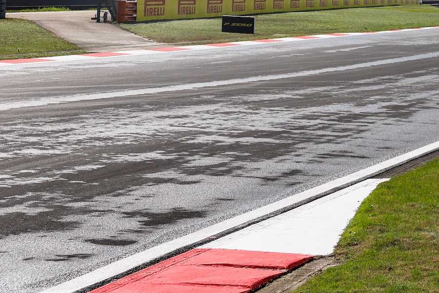 ピレリ、“異常なアスファルト層”を指摘—F1中国GPの「奇妙な」路面に驚きの声