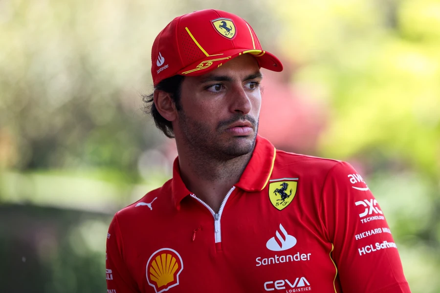 メルセデスF1を背後で指示する“ある人物”の本当の狙いは？—サインツはトップチームのシート獲得なるか？