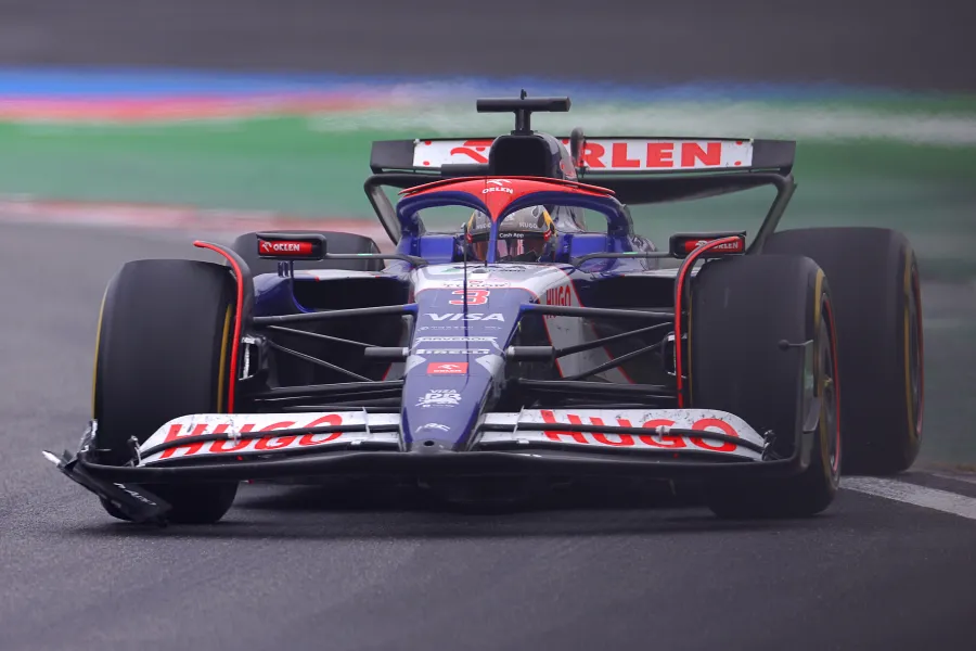 RB F1チーム代表「力強いドライブもアクシデントが足を引っ張る」F1中国GPで痛恨のWリタイア—マイアミGPでは「イライラしない日曜日を！」
