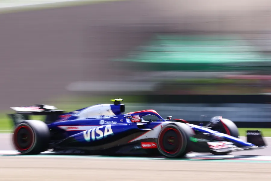 角田裕毅、アンダーカット成功！ヒュルケンベルグとの激戦続く—トップ10狙える！：フェルスタッペンはeSports出場後にF1レースへ【F1エミリア・ロマーニャGP】