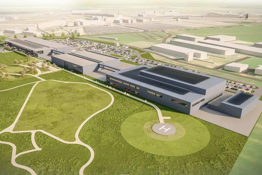 エイドリアン・ニューウェイ、アストンマーティン新ファクトリーを「プライベートツアー」で訪問！フェラーリ＆ハミルトンではなくアロンソ＆ホンダを選ぶか？