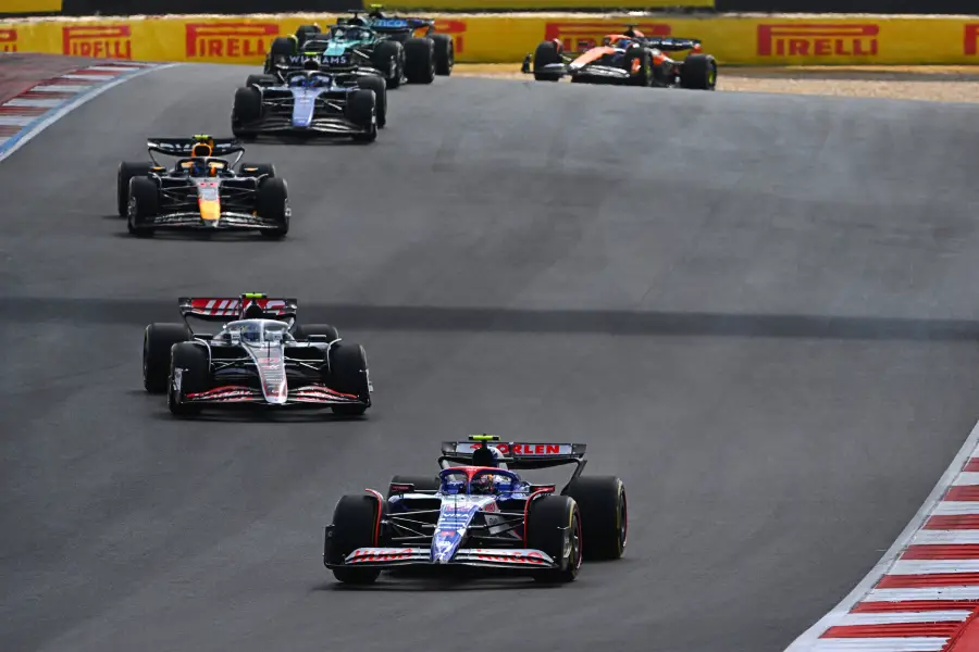 角田裕毅「必死でした」スプリント11位もバトルを楽しむ！悔しい予選から学んだ未来を語る