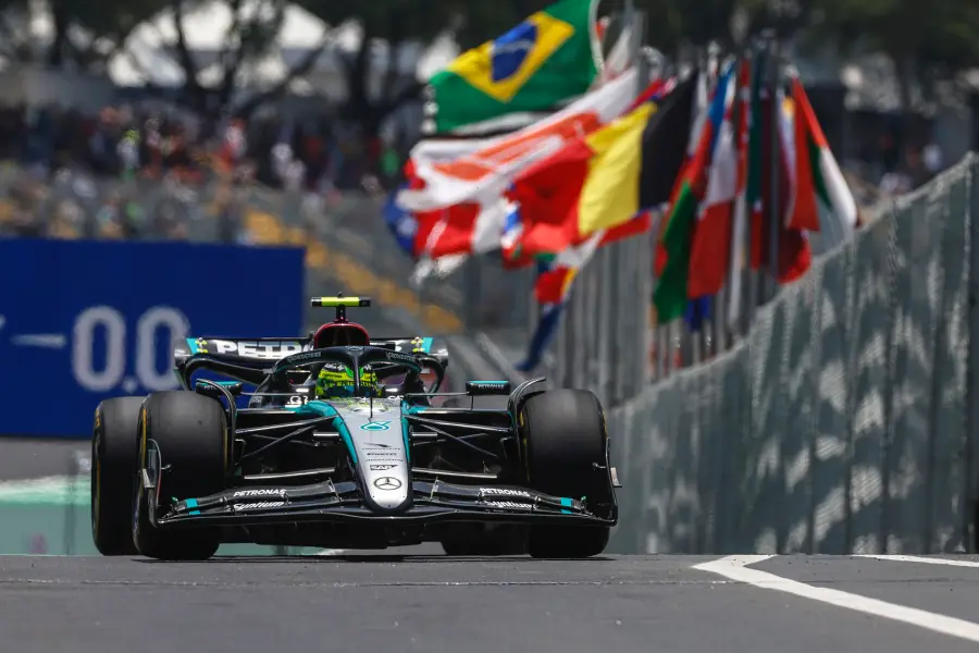 メルセデスのエンジニアが状況語る！路面の凹凸とスナップに苦しむ