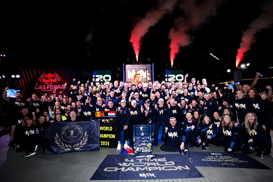 フェルスタッペン、4連覇達成！勝因は？「誇りに思う」チームと共に逆境を跳ね返した感動の一年！