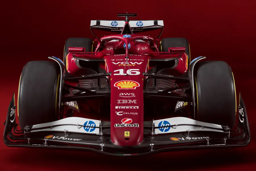 【フェラーリ：画像・動画】伝統の「赤」＋「白」＆「青」！7年目のシャルル・ルクレール＆7度のF1王者ルイス・ハミルトン／『F1 75 Live』