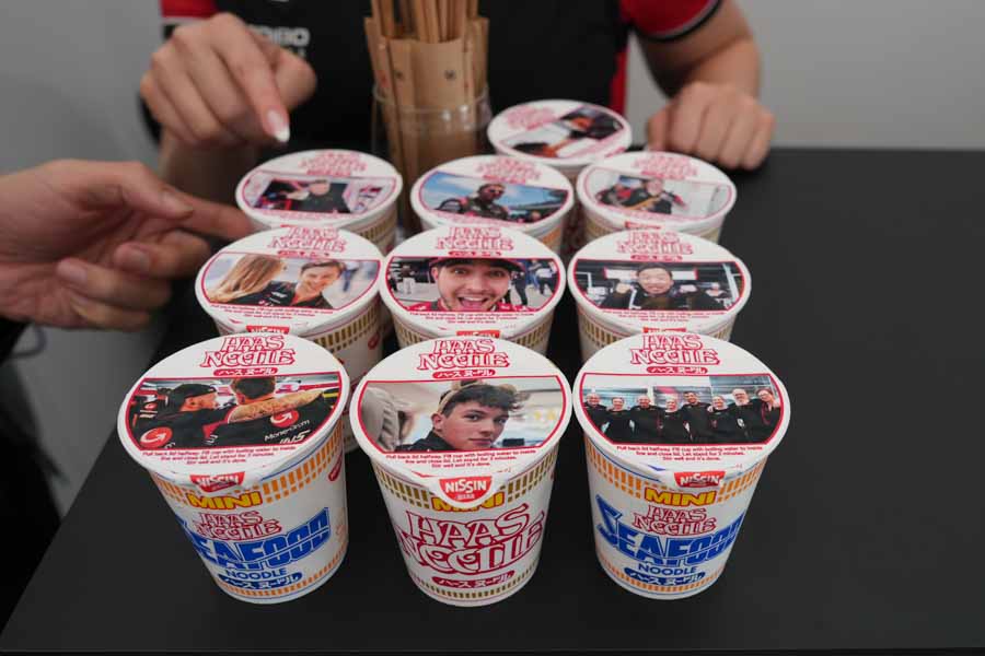 F1日本GP特別版「ハースヌードル」登場！チームの遊び心が光る一品！