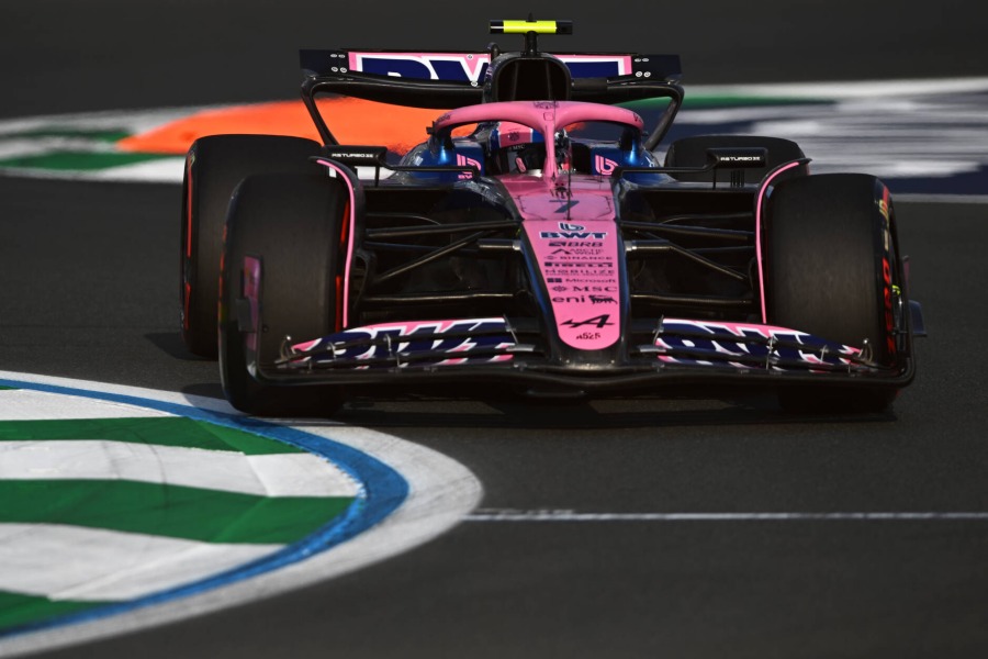 アルピーヌで“資金バトル”勃発「16億円以上出せる？」ドゥーハンvsコラピント、ブリアトーレが仕掛ける“椅子取りゲーム”