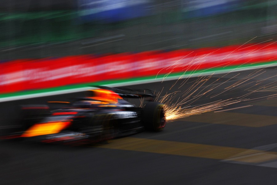 F1華やかな“火花の演出”に終止符か…日本GPで異常5赤旗、FIAが緊急見直し