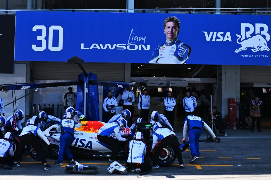 鈴鹿の新舗装で強力G体感「首がもげそう」リアム・ローソン、レーシングブルズ移籍後の初日にトップ5入り【F1日本GP初日】