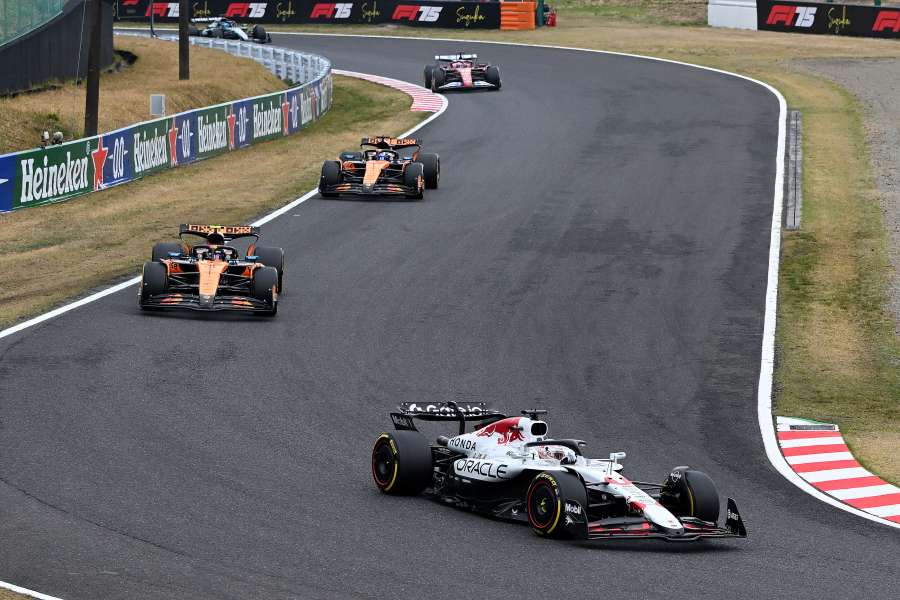 フェルスタッペン、F1日本GPで圧勝もバーレーンGPへの不安を吐露！レッドブルのデータ不一致にマルコ博士も懸念「データを信じるな」