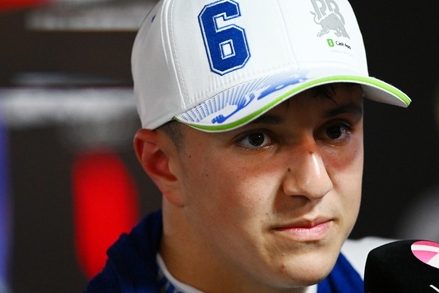 ハジャー、まさかの“グリッド異変”で沈む！「戦略は正しかった」も再スタートに苦戦【F1バーレーンGP決勝】