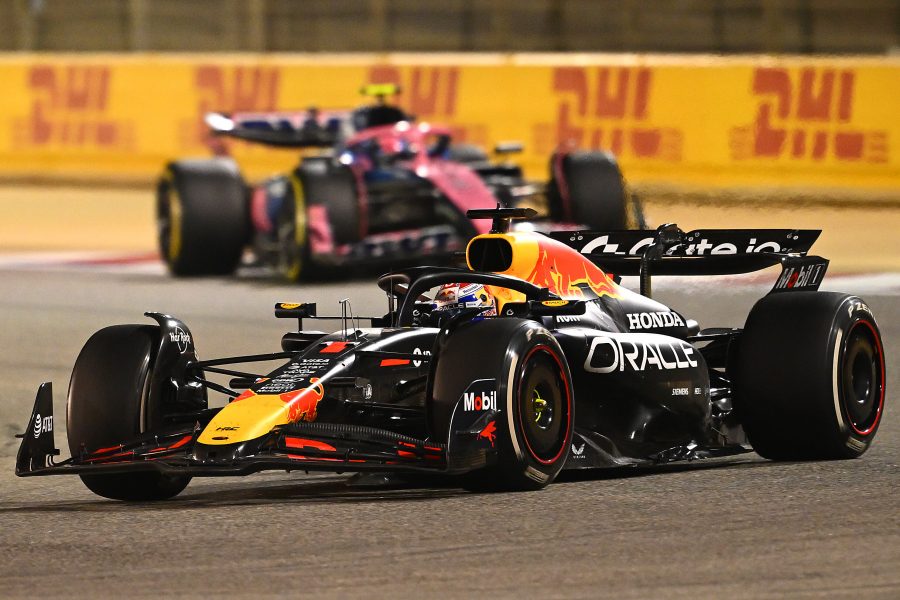 フェルスタッペン、グリップなし→謎のライト不具合→最後尾から6位へ！波乱のバーレーンGPで見せた逆転劇