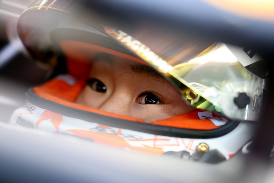 角田裕毅クラッシュも「自信は失っていない」！フェルスタッペンに僅差も課題はタイヤ／F1サウジアラビアGP初日