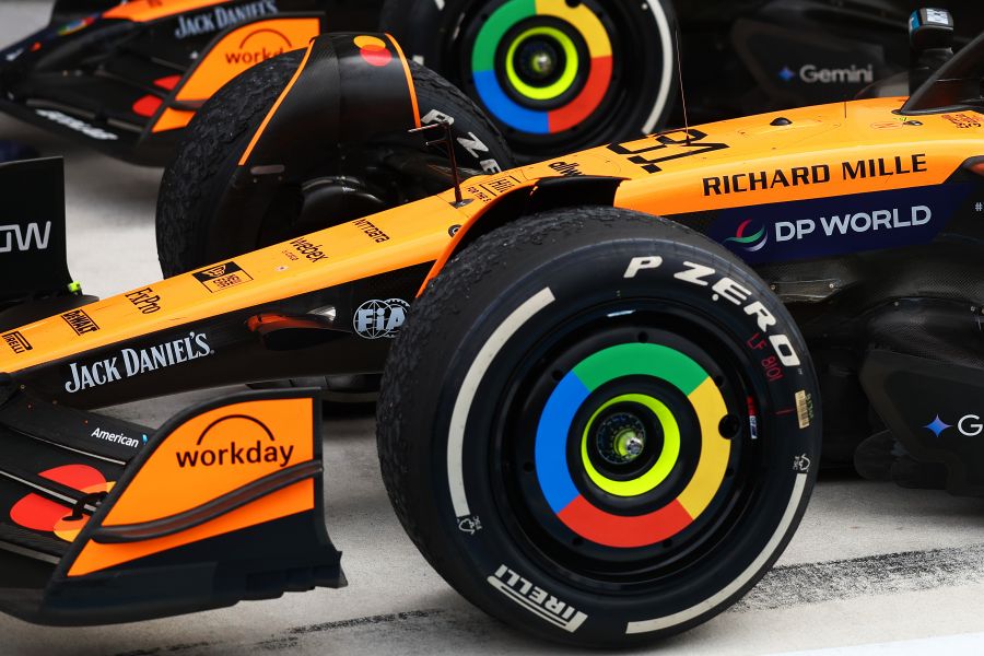 マクラーレンだけ異次元の速さ…F1タイヤの“汗”は隠し技術PCMの証拠か？「水注入」は否定