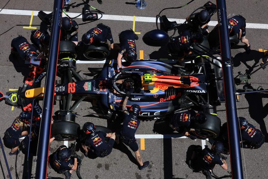 【F1モナコGP：途中経過】角田裕毅、ガスリーに突っ込まれる！2ストップ義務化戦略、1周目にタイヤ交換