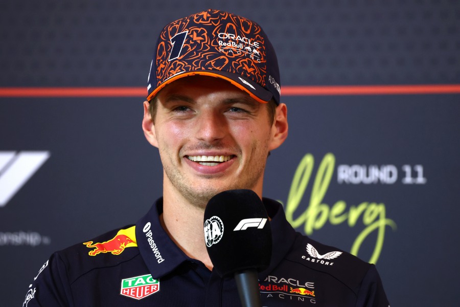 王者フェルスタッペン、特別ヘルメット×青シューズで勝負！ホームGPで吠えるかオレンジライオン