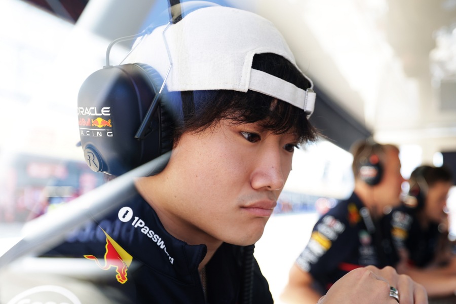 角田裕毅「悪くない」FP1はリンドブラッドに譲り出遅れ…仕様違う2台で最適解探る、必要なのは？