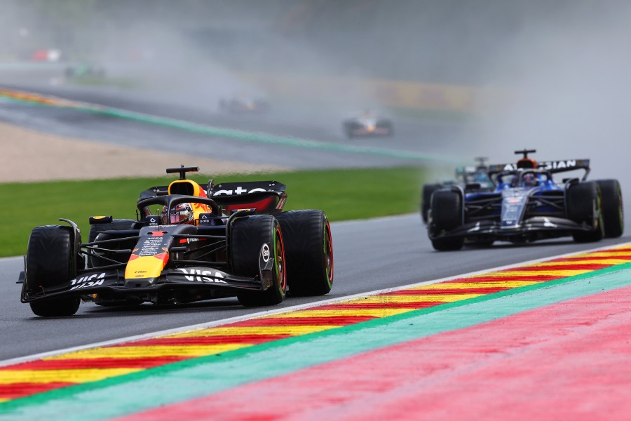 あなたなら決行？中止？FIA判断にF1界真っ二つ…フェルスタッペン「茶番だ」ハミルトンも本音ぶつける