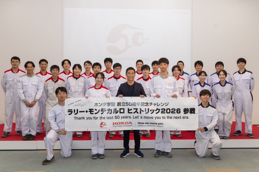 【画像・動画】佐藤琢磨がラリー初挑戦！優勝狙いから一転“正確走行”へ目標変更で会場爆笑！ホンダ学園50周年企画で学生と挑む「モンテカルロ・ヒストリック」