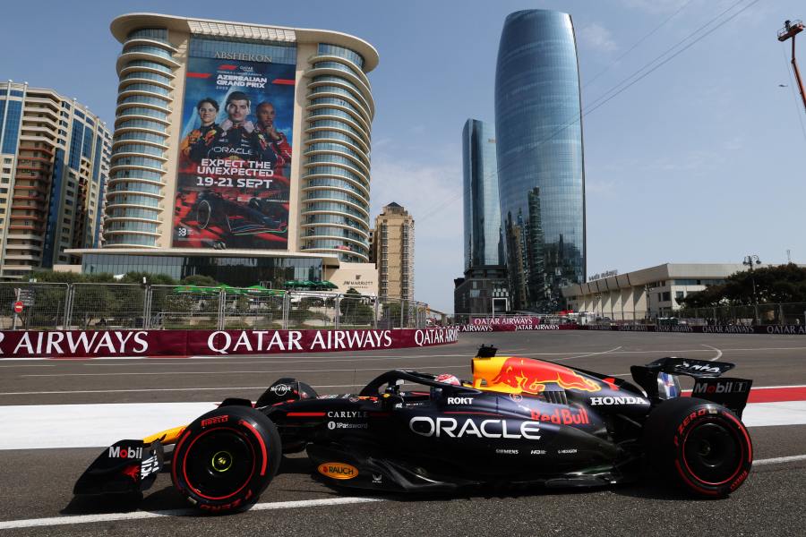 フェルスタッペン、ロングランは好感触「一発の伸びしろ探る」予選の鍵は完璧ラップとタイヤ／F1アゼルバイジャンGP初日