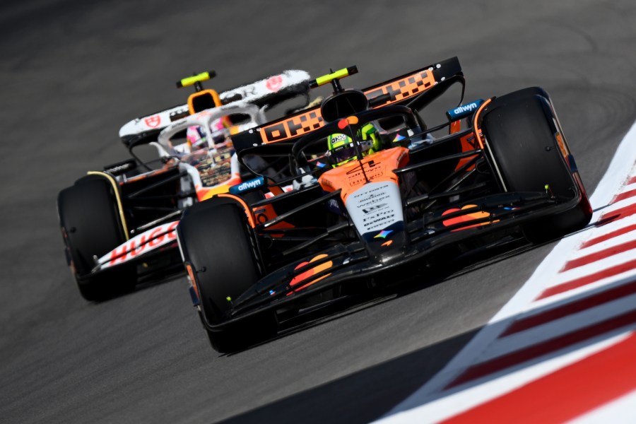 【F1アメリカGP：FP1タイム／前車差】特別色マクラーレンが最速発進　続いたのは緑のKickザウバー！フェルスタッペン5番手、角田13番手　ハジャー健闘9番手