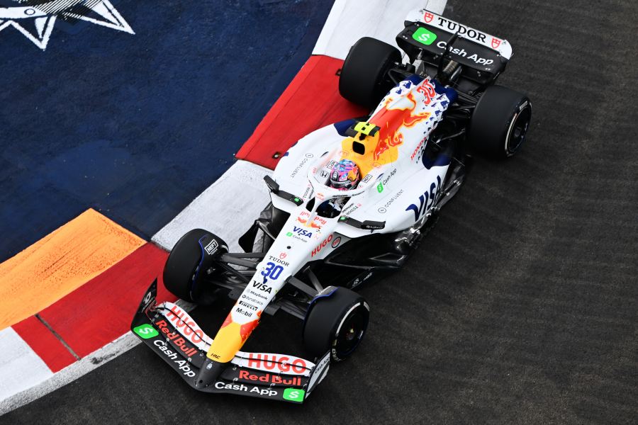 ローソン、シンガポール初日でクラッシュ…「マシンは速い」も壁に弾かれ波乱の展開／F1シンガポールGP