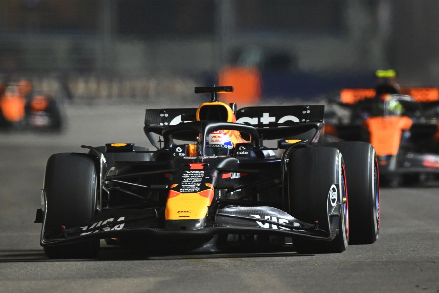 レッドブル代表「フェルスタッペンは見事な守り」角田裕毅も粘走を評価「マクラーレンに敬意」／F1シンガポールGP