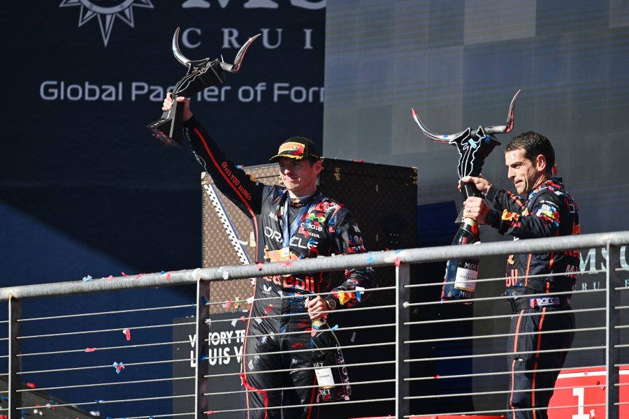 レッドブル代表、フェルスタッペン完勝＆角田裕毅の力走も称賛！「ここ最近で最も強い週末」モービル1と通算75勝目達成／F1アメリカGP