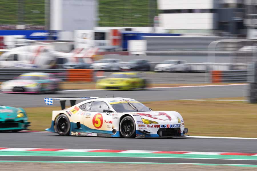 【動画:スーパーGT:300】マッハ号がタイヤ無交換作戦で歓喜の初優勝！SUBARU BRZはEJ20ラストランで2位