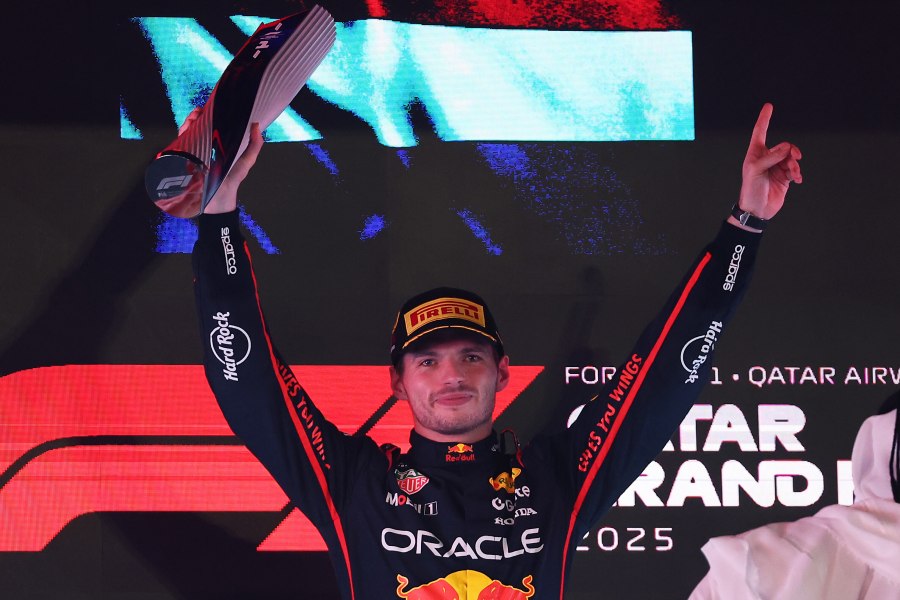 フェルスタッペン、3番手から逆転V！“完璧な判断”でマクラーレン撃破「チームとして誇らしい勝利」／F1カタールGP